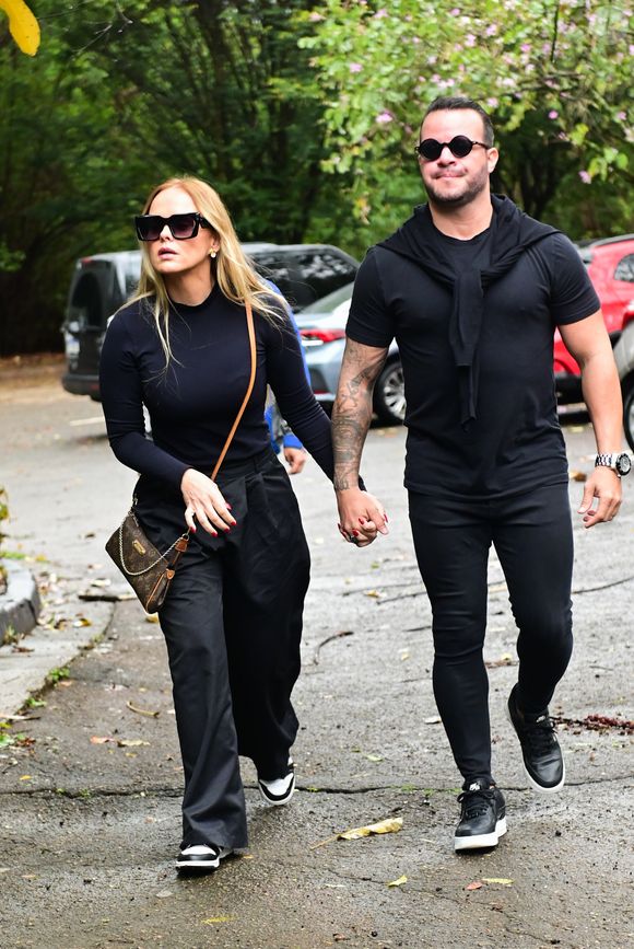 Filipe, do grupo Br’oz, também marcou presença no velório de JP Mantovani