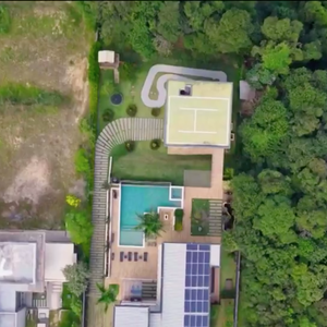 Mansão de Maiara e Maraisa conta com heliponto e uma belíssima vista de cima