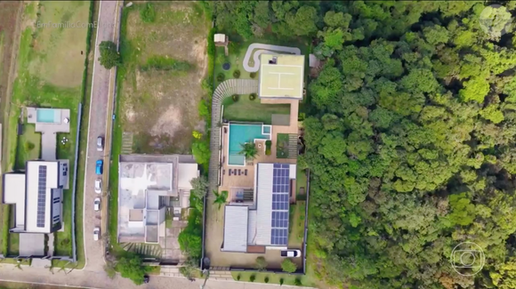 Mansão de Maiara e Maraisa conta com heliponto e uma belíssima vista de cima