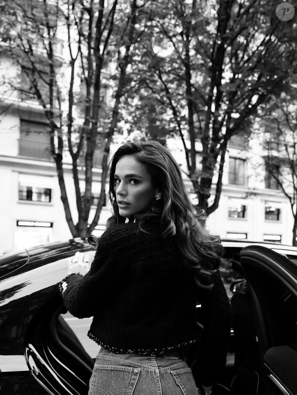 Em Paris para semana de moda, Bruna Marquezine conquistou elogios por look elegante