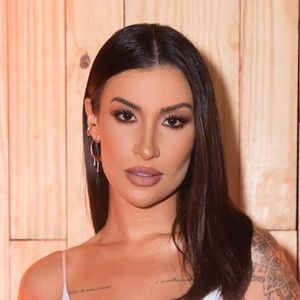 Bianca Andrade exibe cabelo liso em tom natural