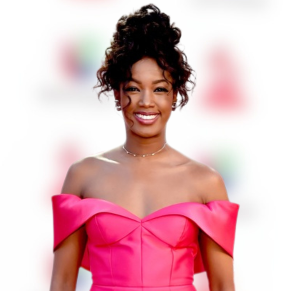 Perfume que gruda na alma e rouba a cena: o 'La Bomba' de Carolina Herrera tem cheiro de rica e 'gêmeo' barato da Wepink