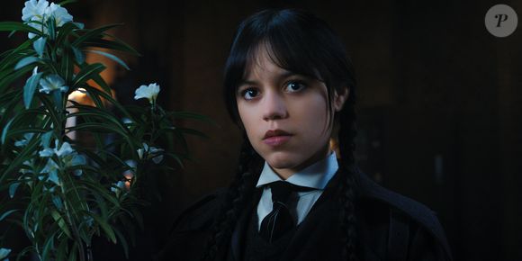 Famosa por seu estilo marcante e personalidade reservada, a atriz também é bastante exigente quando se trata das fragrâncias que escolhe usar. E foi justamente essa seletividade que a levou até o Gris Dior, perfume da linha La Collection Privée, que conquistou seu olfato com notas elegantes e um ar de mistério.