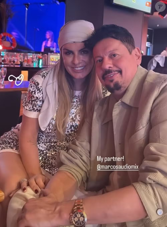 Já Marcos escolheu Punta del Este, no Uruguai, como destino para celebrar a chegada de 2026 e chamou atenção ao surgir em clima de intimidade com a empresária Flavia Telles.