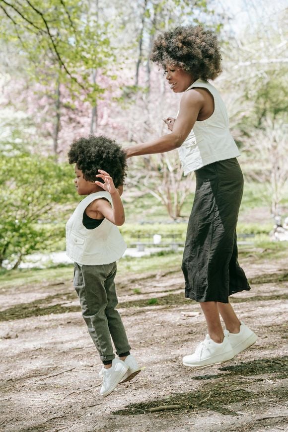 A relação entre pais e filhos pode ficar mais tranquila diante de uma frase curta em momento de raiva