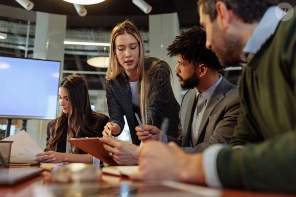 Por que algumas pessoas interrompem tanto? Psicologia explica o que está por trás desse comportamento e como isso afeta a comunicação