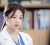 O dorama mostra um lado da medicina pouco exibido em séries, destacando os perrengues de residentes