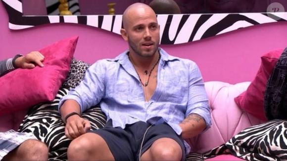 BBB 14 – João Almeida (Gêmeos): Autodenominado bruxo, o cartomante chegou cheio de expectativa, mas não passou da primeira semana. Mais um ponto negativo para os geminianos…