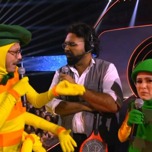 Os humoristas Fábio Porchat e Paulo Vieira referenciaram as recentes polêmicas do artista nos bastidores de ‘Vale Tudo’ durante um quadro de humor