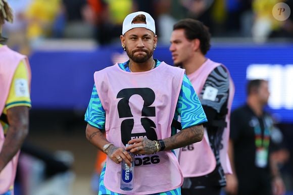 Neymar passou ao DJ Marlboro uma casa que era sua em Mangaratiba (RJ)