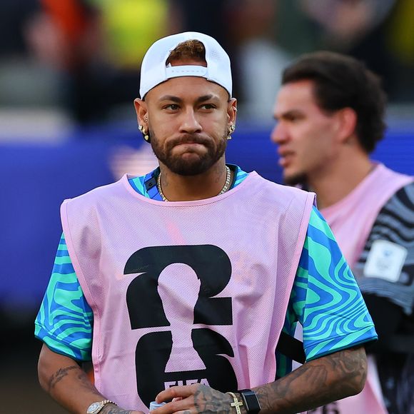Neymar passou ao DJ Marlboro uma casa que era sua em Mangaratiba (RJ)