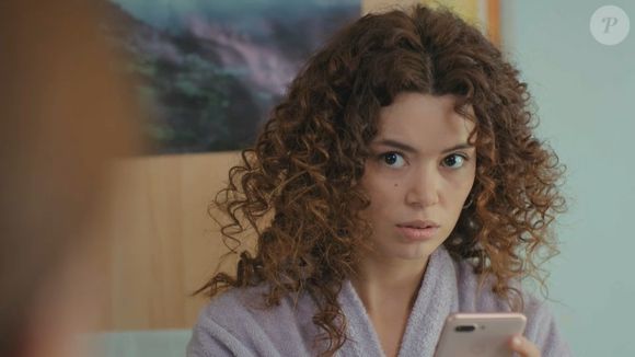 Sirin apanha e põe a culpa em Bahar, sua irmã, e Ceyda na novela 'Força de Mulher' em 29 de maio de 2025, quinta-feira