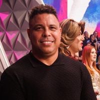 Pai de Ronaldo Fenômeno surge de cadeira de rodas e chama atenção pela semelhança com o filho famoso em foto do Natal 2025