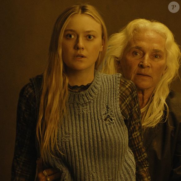 Além de Dakota Fanning, o longa tem no elenco Georgina Campbell, Olwen Fouéré, Oliver Finnegan, Alistair Brammer e John Lynch