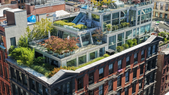 O imóvel de Thierry Henry em Manhattan tem até elevador com acesso direto da garagem à residência, além de duas vagas de estacionamento privativas