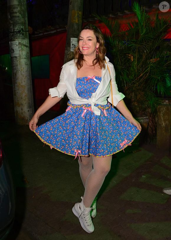 Festa junina com vestido floral: Regiane Alves já usou traje típico em comemoração