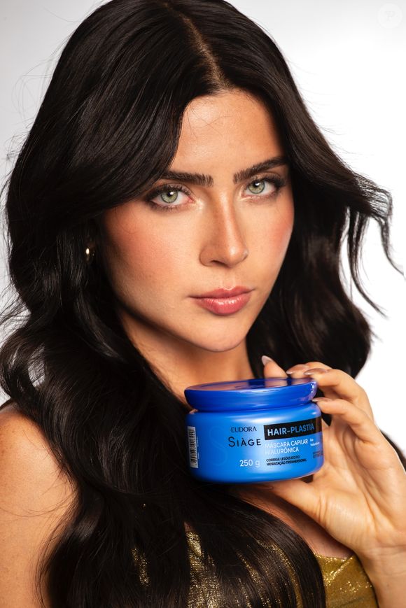 Jade Picon deu início a uma nova fase em sua carreira e em seu visual.