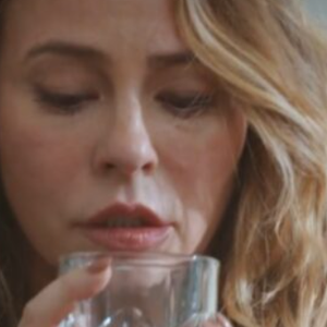 Em 'Vale Tudo', Heleninha Roitman busca auxílio na psicologia.