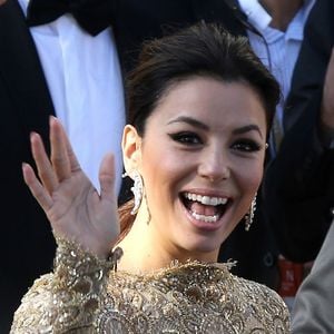 Banana caramelizada, café, gelo e leite são os principais ingredientes da versão cremosa de café gelado preparada por Eva Longoria