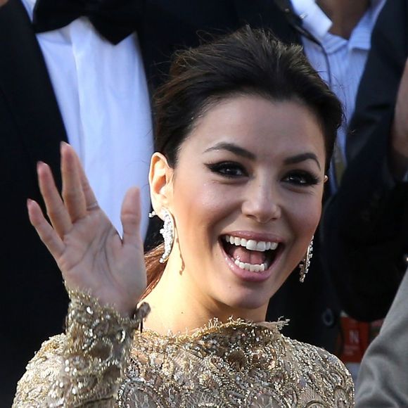 Banana caramelizada, café, gelo e leite são os principais ingredientes da versão cremosa de café gelado preparada por Eva Longoria