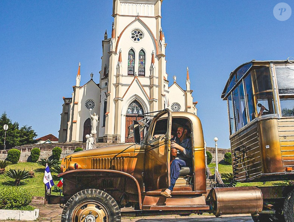 O passeio do simpático Tim Tim é famoso: caminhão de 1944 adaptado especialmente para transportar turistas pelas ruas históricas.