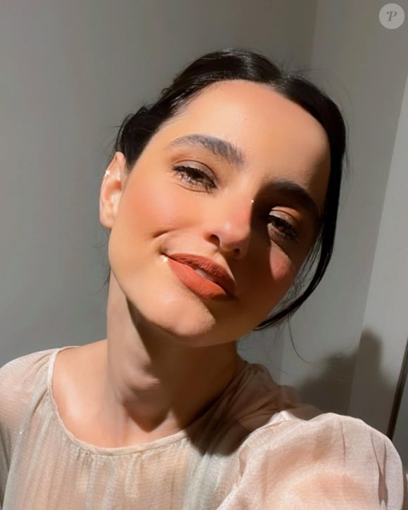 Julia Stockler contou em um podcast que uma produtora a ofereceu um papel de protagonista se ela fizesse rinoplastia