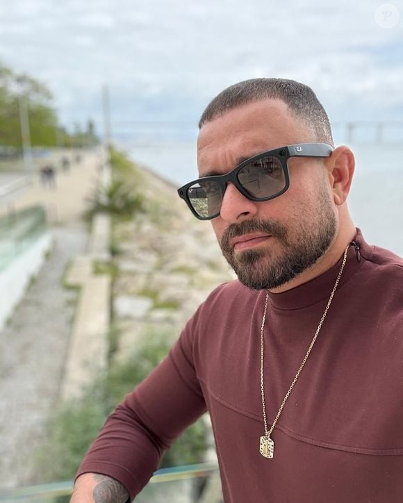 Diogo Nogueira deixou o cabelo crescer um pouco e tem mantido a barba alinhada