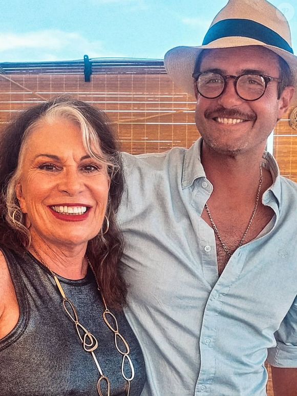 Max Fercondini antes e depois: ator com a mãe postada em 2015 ao completar 40 anos