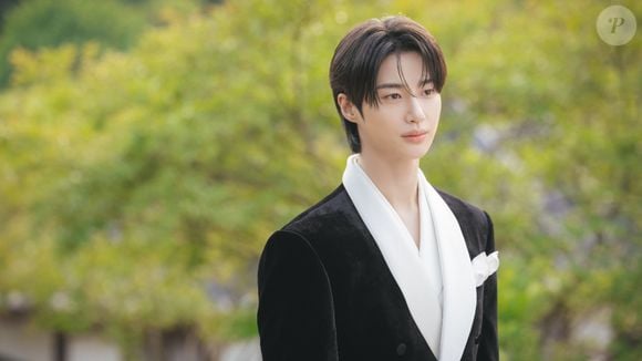Byeon Woo-seok também se pronunciou por meio de uma carta escrita à mão e assumiu a culpa pela representação de seu personagem
