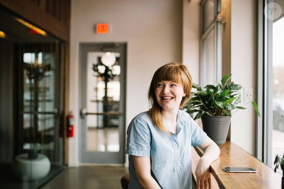 Especificamente, elas leem muito, como explica Brooks, mas o motivo é nada menos que uma curiosidade inata para aprender. Essa curiosidade, uma característica compartilhada por indivíduos inteligentes e talentosos , tem uma relação direta com a satisfação pessoal e, portanto, com a felicidade.