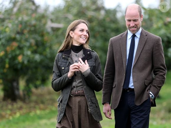 Segundo Kate Middleton, até mesmo o príncipe William a ajuda no dia a dia. O monarca fica responsável por secar a louça