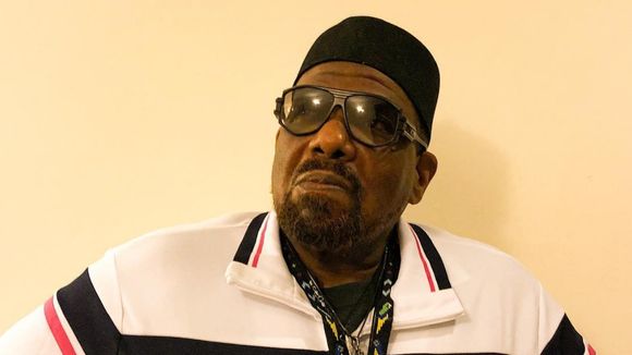 Morre aos 68 anos o rapper e pioneiro do hip-hop Afrika Bambaataa; complicações de um câncer causaram a morte do artista, dono de hit com Fernanda Abreu e inspiração para Marcelo D2