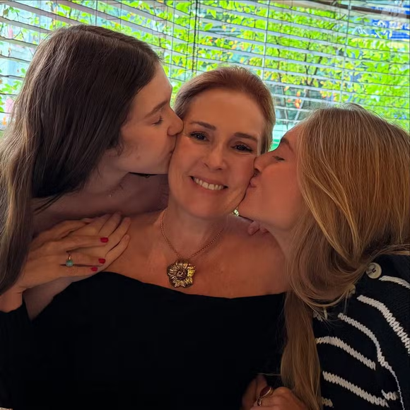 Renata Capucci sobre as filhas: ‘Era pra ser mãe da Lily e da Diana. Se eu soubesse, lá atrás, que eu ia passar por tudo isso para ser mãe delas, eu passaria’