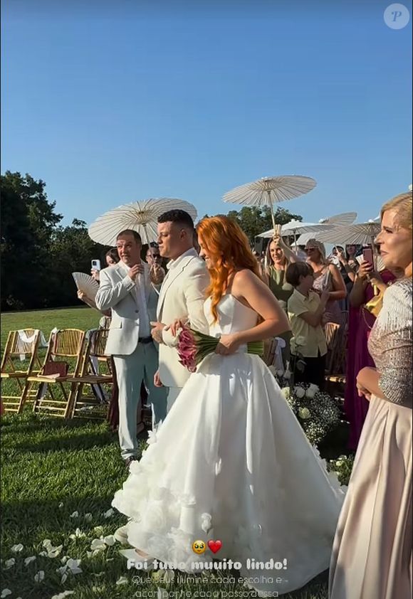 Rose Miriam, mãe de Sofia, Marina e João Augusto, marcou presença no casamento da filha