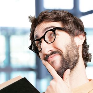 Reflexão filosófica de Platão reforça a importância de questionar ideias e ampliar horizontes