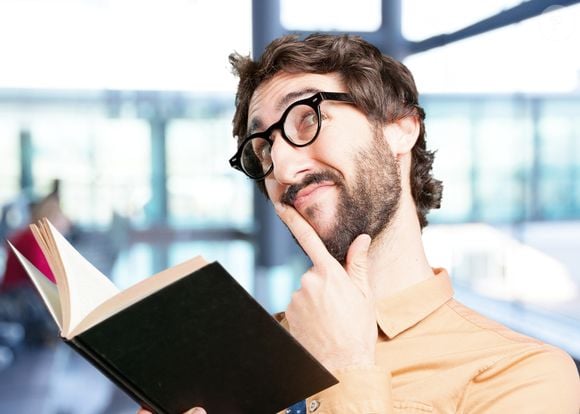 Reflexão filosófica de Platão reforça a importância de questionar ideias e ampliar horizontes