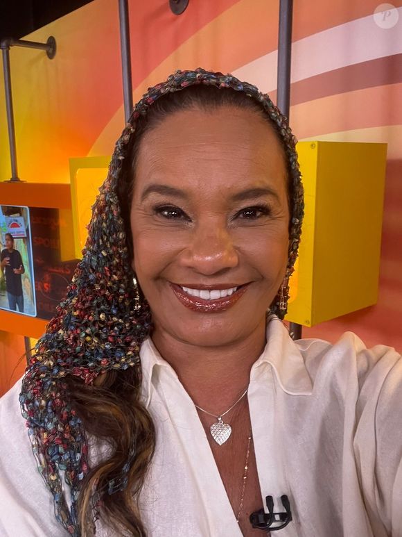 Fora do 'BBB 26', Solange Couto causou ao publicar um ensaio de fotos sensuais em suas redes sociais