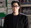 Na trama, So Ji-sub interpreta o Senhor Kim, um homem discreto e que vive no anonimato, mas esconde um grande segredo