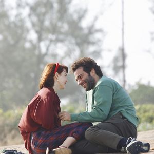 Afonso e Solange trocam carinhos durante reconciliação na novela Vale Tudo