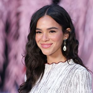 Bruna Marquezine apostou novamente em uma maquiagem que transmite naturalidade