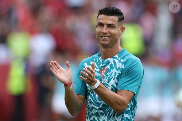 Cristiano Ronaldo exibiu uma nécessaire Mega Web Trademark, da Gucci, avaliada em US$ 1.500, enquanto apresentava o novo visual ruivo