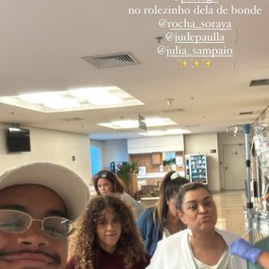 Com câncer, Preta Gil surgiu andando pela primeira vez em foto após cirurgia de 21 horas