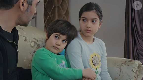 Ex de Bahar , Sarp conversa com os filhos e tenta explicar porque eles não moram juntos no capítulo de 7 de abril de 2025 da novela 'Força de Mulher'
