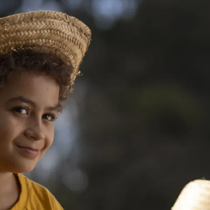 O ator mirim Isaac Amendoim no filme ‘Chico Bento e a Goiabeira’.