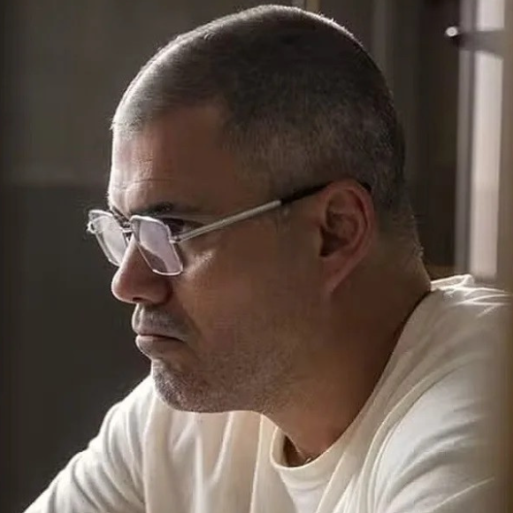 Outro nome aguardado é o de Juliano Cazarré, que surge em breve como Jorginho Ninja, o pai biológico de Joélly.