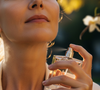 O segredo para usar baunilha nos dias quentes de Outono: 5 perfumes refrescantes que 'grudam na alma' e vão ser sua assinatura nesta estação (e depois dela!)