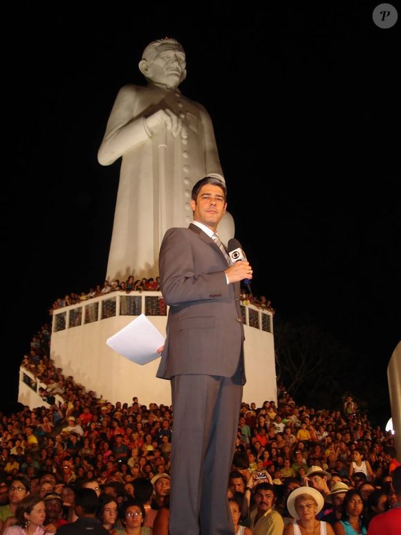 William Bonner fez reportagens especiais, como esta em uma caravana em Juazeiro do Norte em 2006