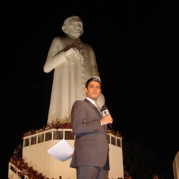 William Bonner fez reportagens especiais, como esta em uma caravana em Juazeiro do Norte em 2006