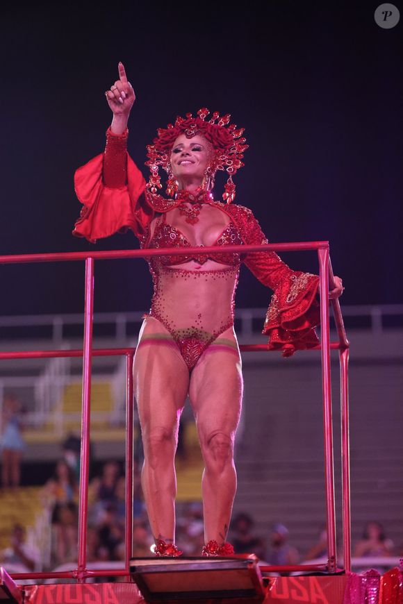 Viviane Araujo se prepara para brilhar como rainha de bateria no Rio de Janeiro e em São Paulo em mais um Carnaval