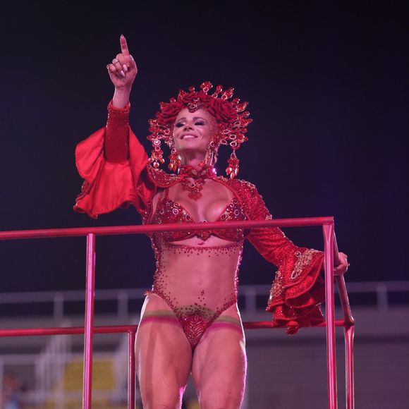 Viviane Araujo se prepara para brilhar como rainha de bateria no Rio de Janeiro e em São Paulo em mais um Carnaval